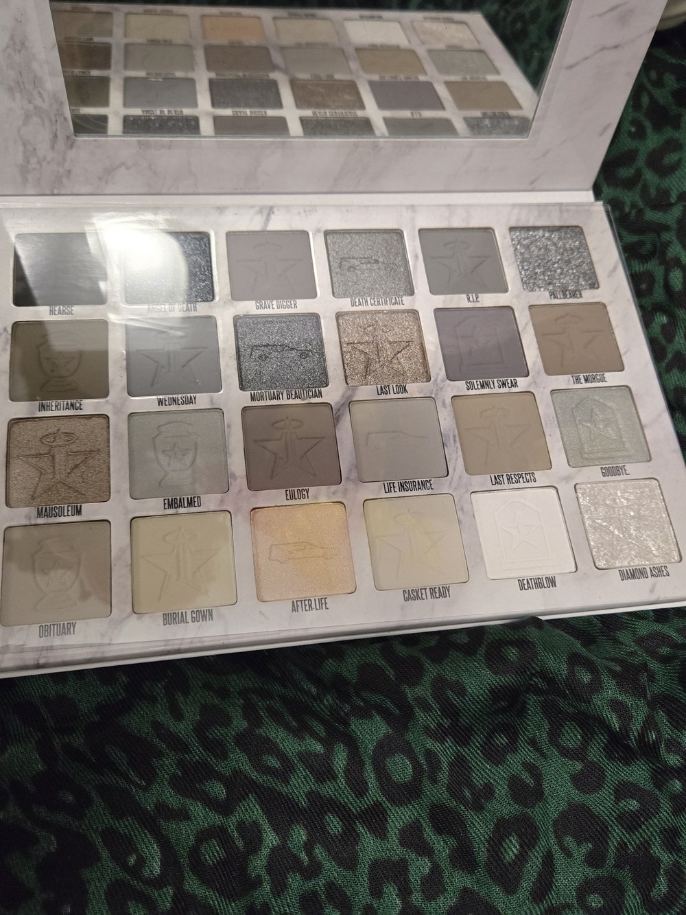 Jeffree Star Cremated Eyeshadow Palette - White Marble Packaging - Picture 4 of 16